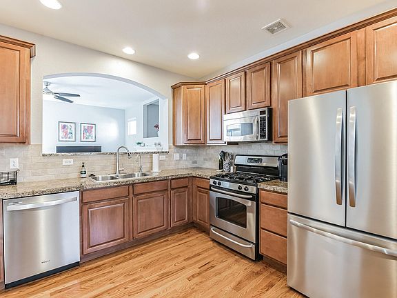 4th image of 2633 Rock Creek Dr