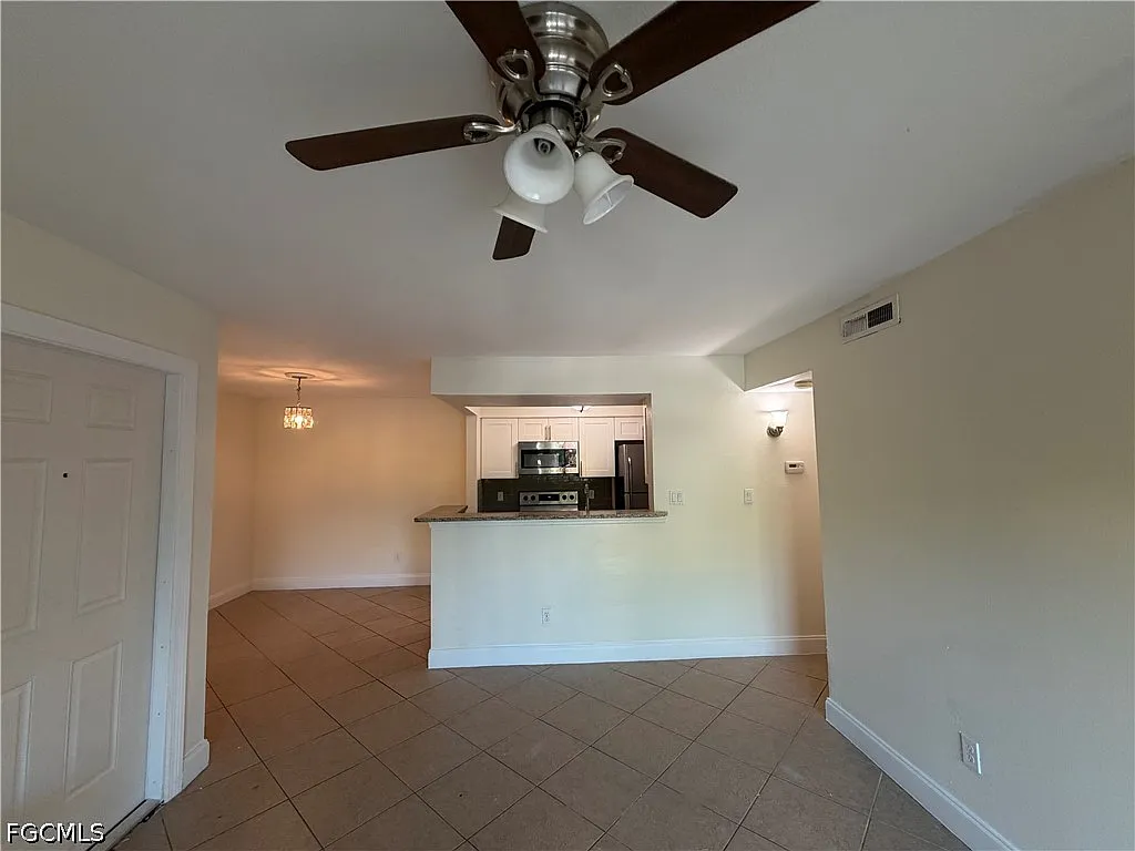 2925 Winkler Ave — Photo 3