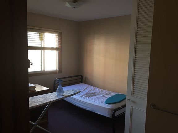 5th image of 808 13th Ave SE APT 4