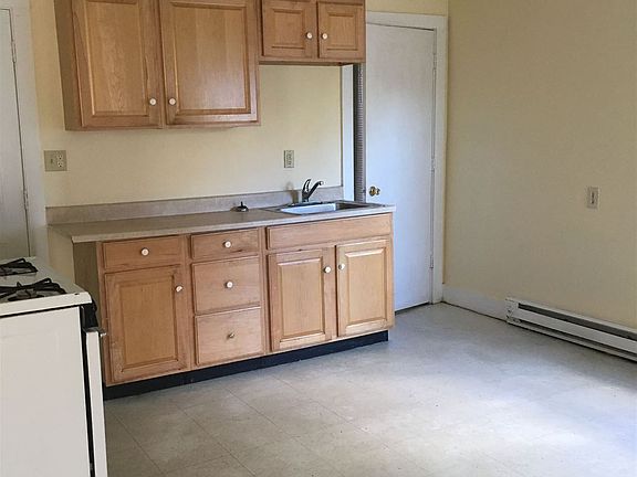 3rd image of 73 Frank St Unit 2