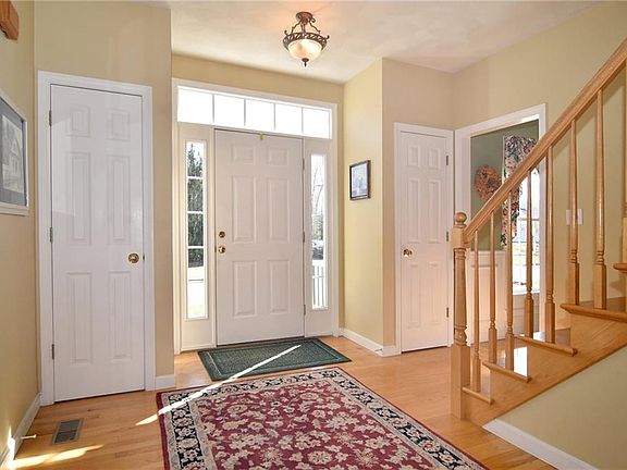 3rd image of 25 Sophia Dr