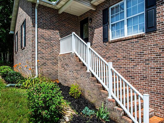 4th image of 606 Liverpool Ln