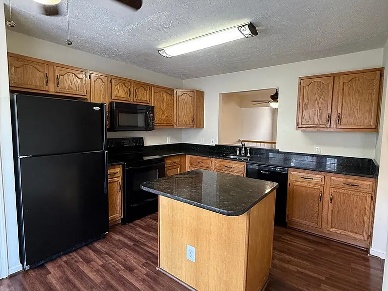 105 W Park Dr — Photo 3