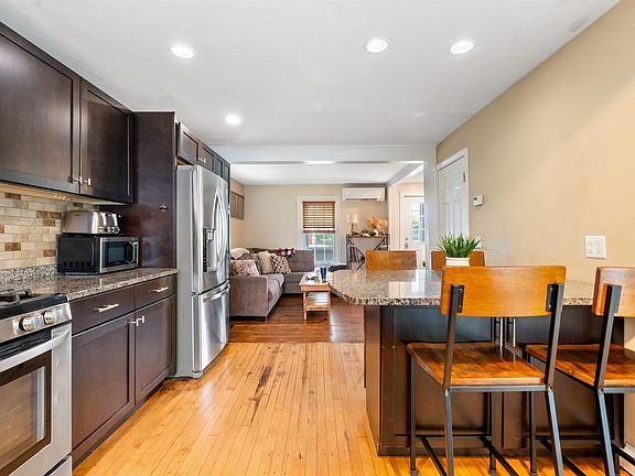 5th image of 12 Woodbury Avenue