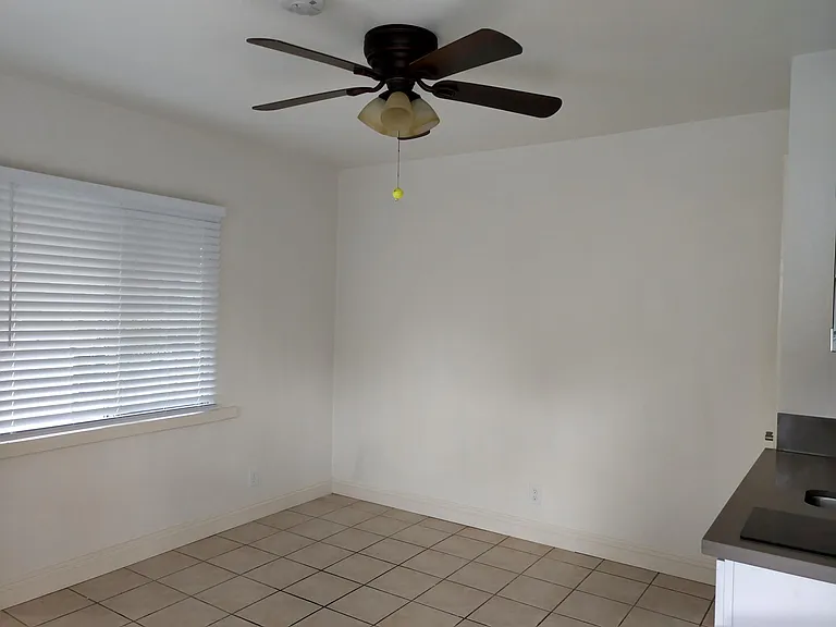 1454 E Chevy Chase Dr #C — Photo 5