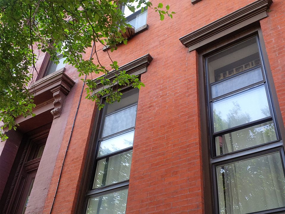 1st image of 154 Putnam Ave APT 1
