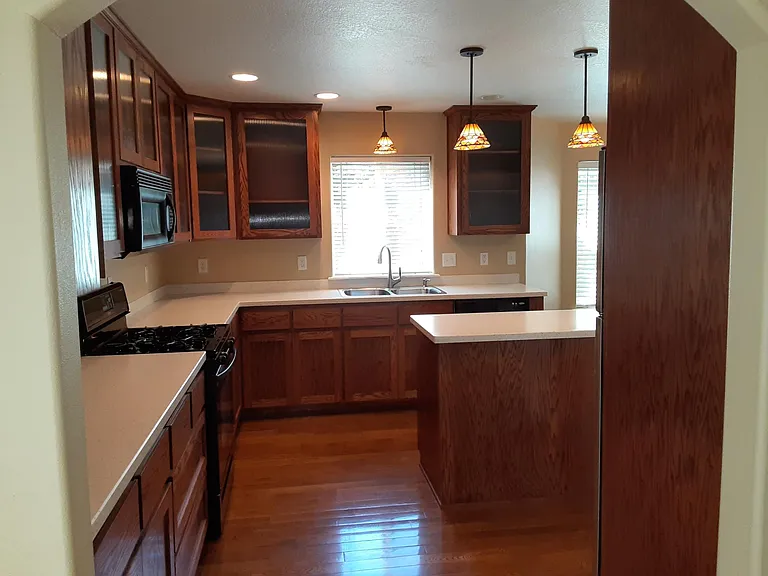 657 Spring Valley Dr — Photo 7