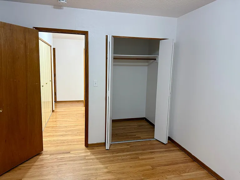 Cool Reed College One Bedroom — Photo 9