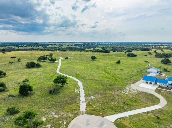 439 Junker Hill Dr, Fredericksburg, TX 78624