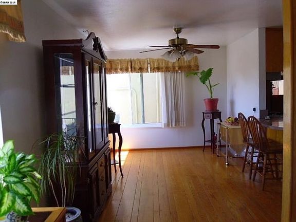 3rd image of 2525 Oliver Ave