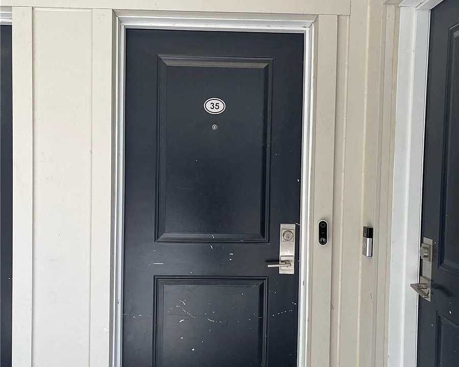1st image of 95 Eastwood Park Gdns #35