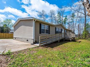 102 Sycamore Dr, Hickory, NC 28601