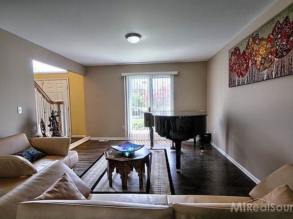 5th image of 2863 Birchdale Dr