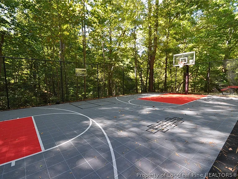 240 Beechtree Dr — Photo 32