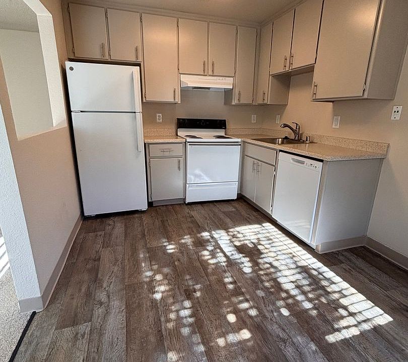 1st image of 5915 Kenneth Ave #11