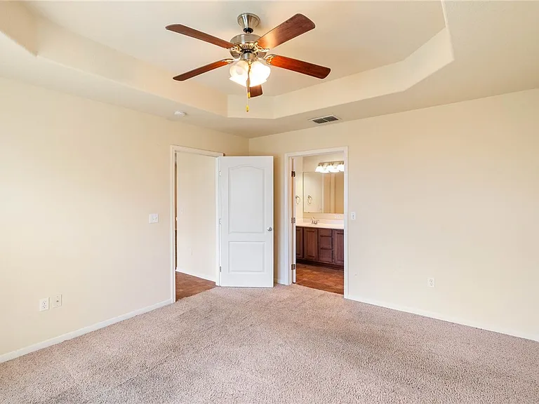 2529 Las Brisas St — Photo 4