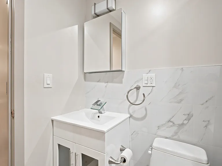 849 Madison St #4B — Photo 7