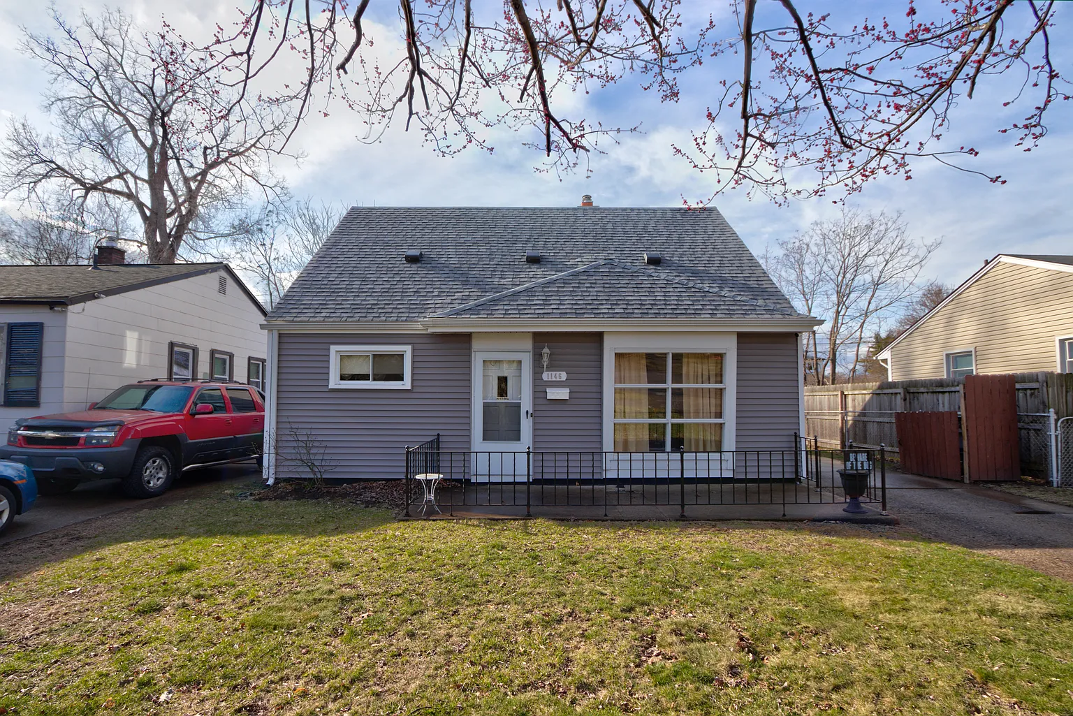 1146 E Madge Ave photo 1