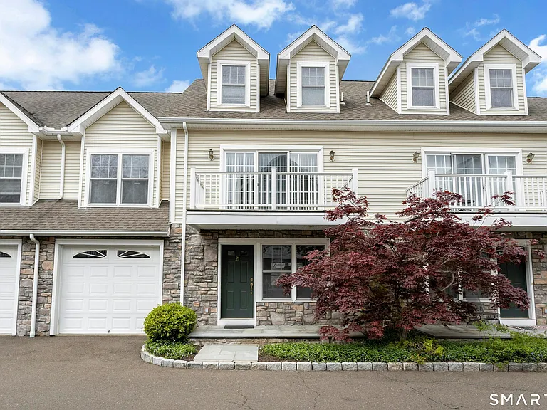 39 Maple Tree Ave #21 — Photo 1