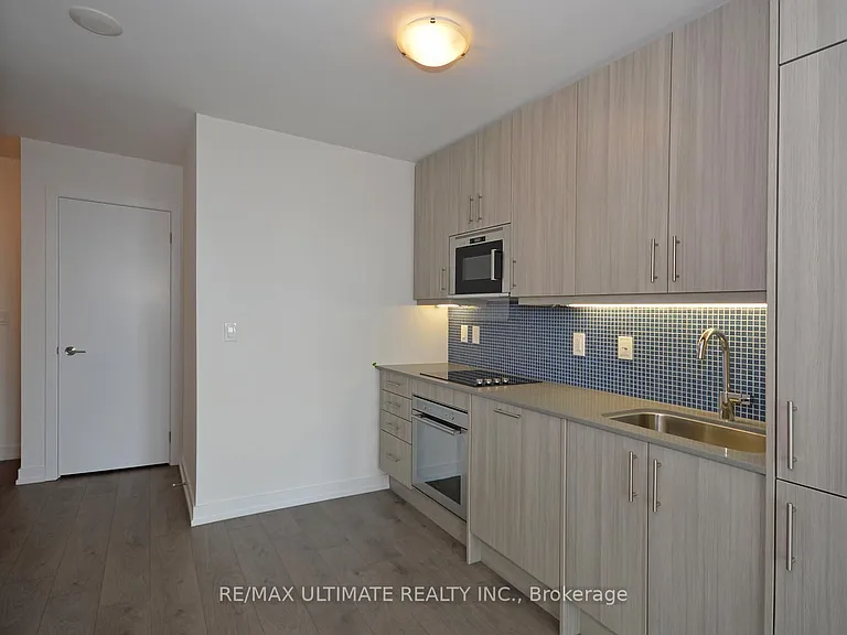 297 College St #1510 — Photo 3