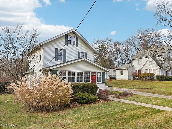 3rd image of 622 Northwestern Ave