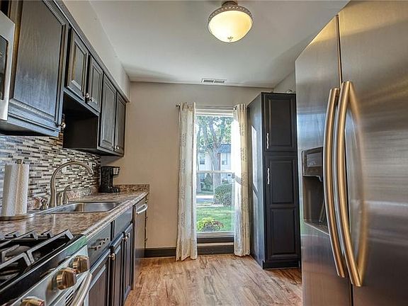 5th image of 318 College Park Dr