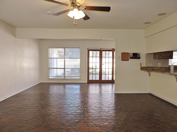 5th image of 3800 Busseron Dr
