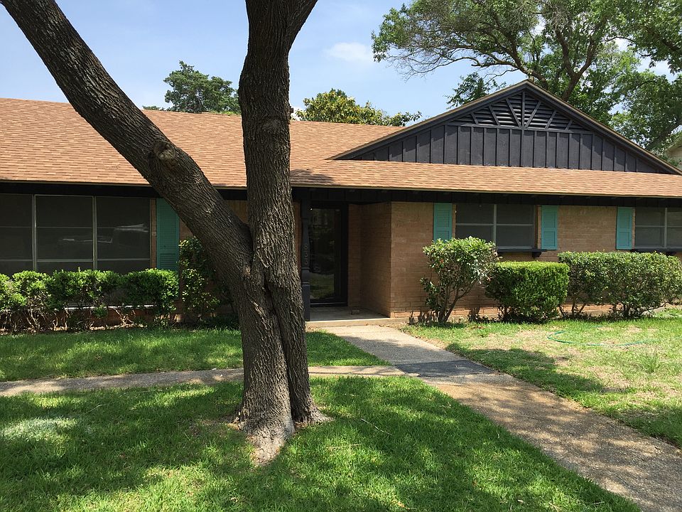 1st image of 627 Village Crest Cir