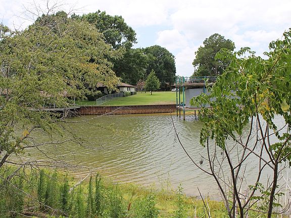 4th image of 312 Lazy Cane Ranch Rd