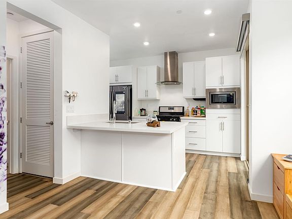2nd image of 308 1st Ave