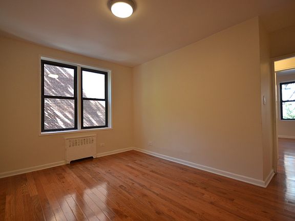 3rd image of 13261 Sanford Ave APT 2C