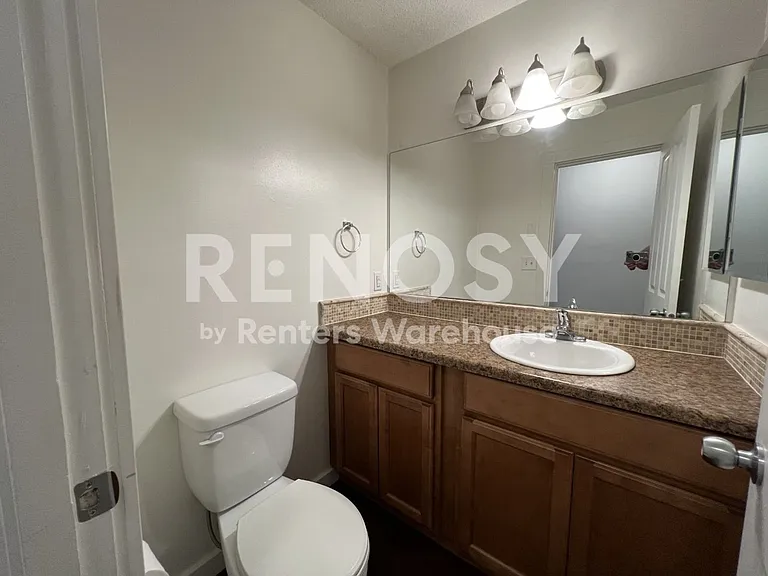 1425 S Puget Dr #I1 — Photo 5