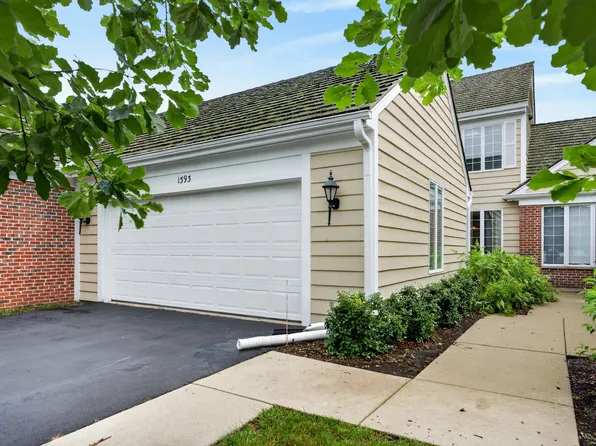 1393 Shire Cir #2, Inverness, IL 60067