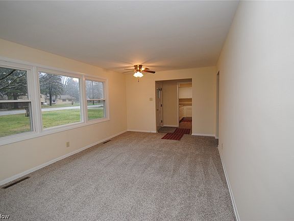 3rd image of 14222-26 Pearlview Dr