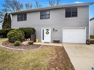 221 Thunder Pass, Brookings, SD 57006