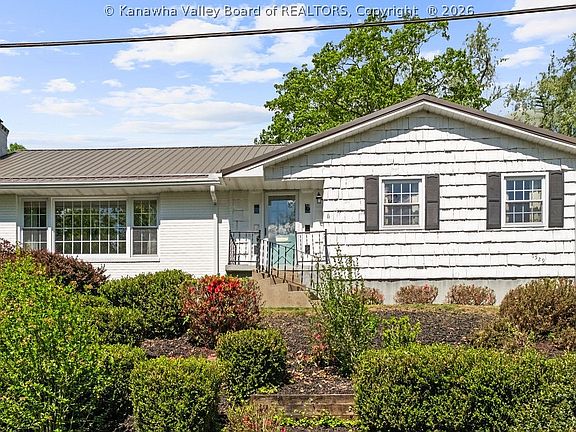 2nd image of 1529 Summit Dr