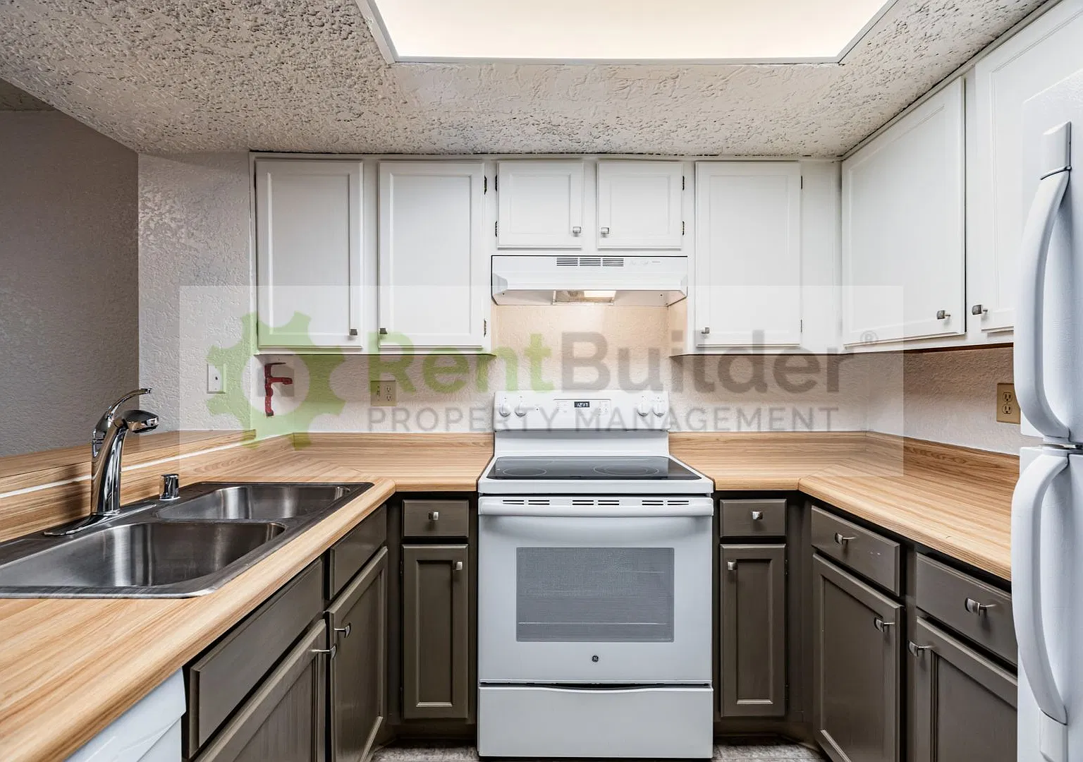 Price Drop!! New Lower Price For Amazing Property With 2 Master Bedrooms — Photo 1
