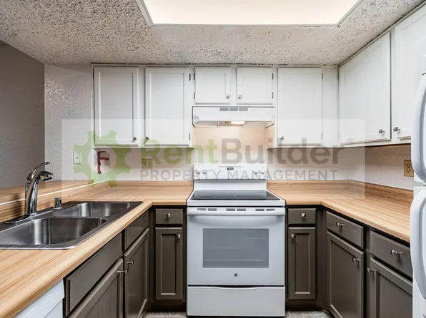 6041 Sequoia Rd NW APT D10, Albuquerque, NM 87120