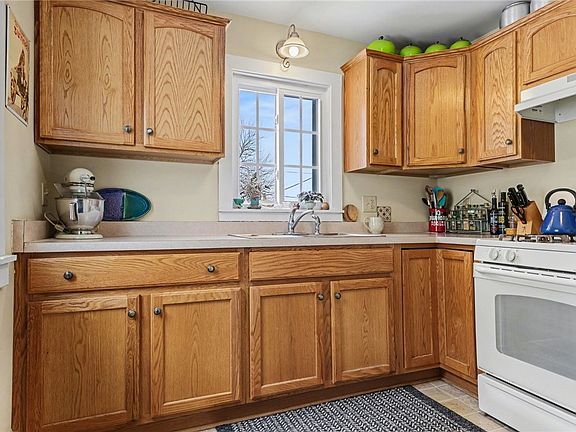 3rd image of 82 Willmont St