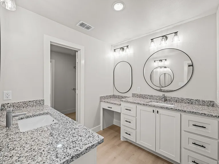 10517 East Cres #7400 — Photo 17