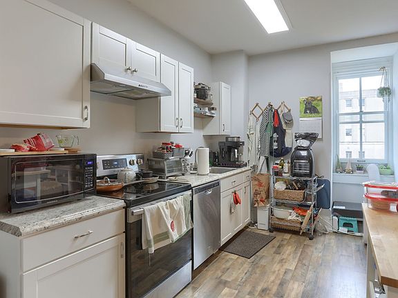 2nd image of 904 N 3rd St #5