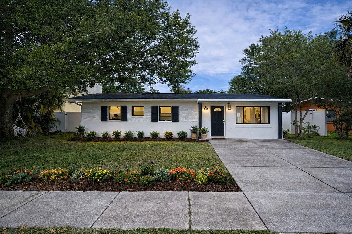 3 bed, 2.0 bath, 1169 sqft, $2,500 — Photo 1