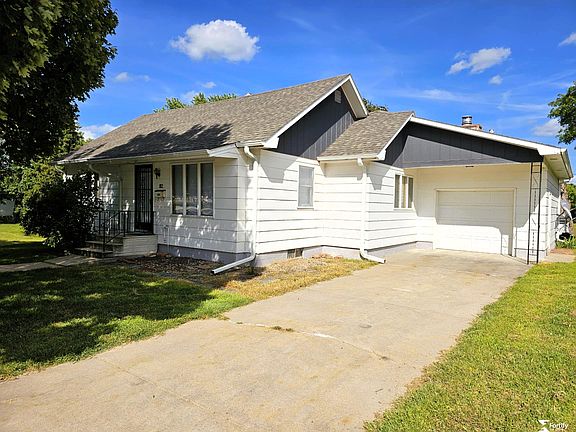 3rd image of 406 N Pear St