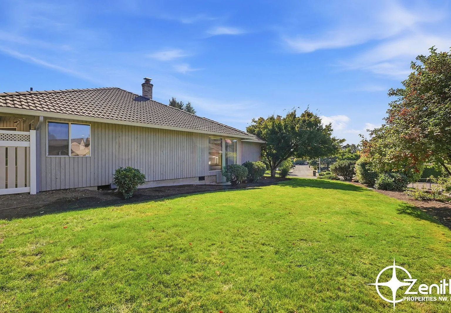 4 bed, 2.5 bath, 2566 sqft, $3,495 — Photo 3