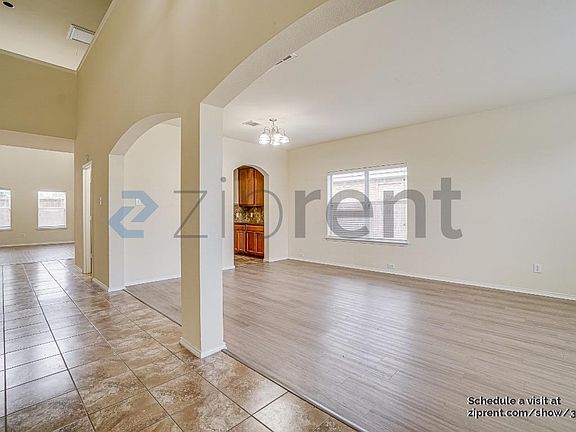 4th image of 424 Northbrook Ave