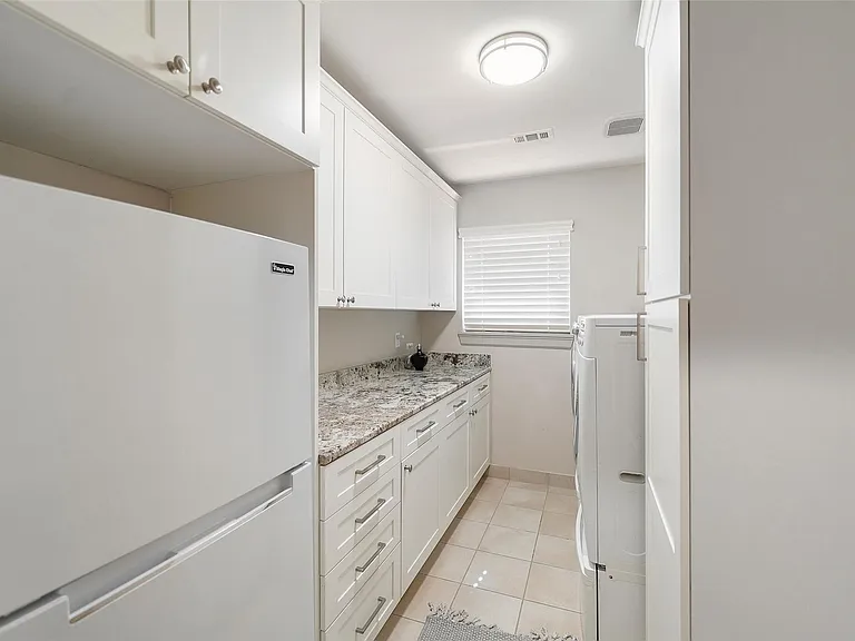 5058 Yarwell Dr — Photo 18