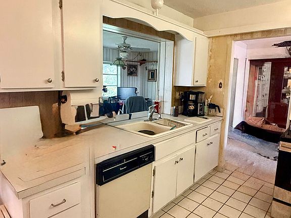 4th image of 8419 NW 59th Street
