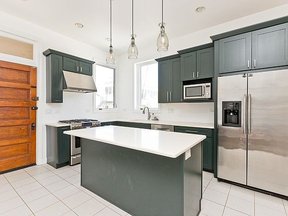 4th image of 850 W Oakdale Ave #2A