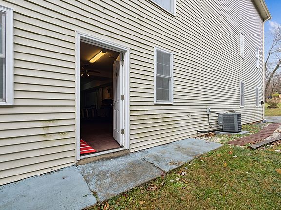 3rd image of 8740 Oakmont St