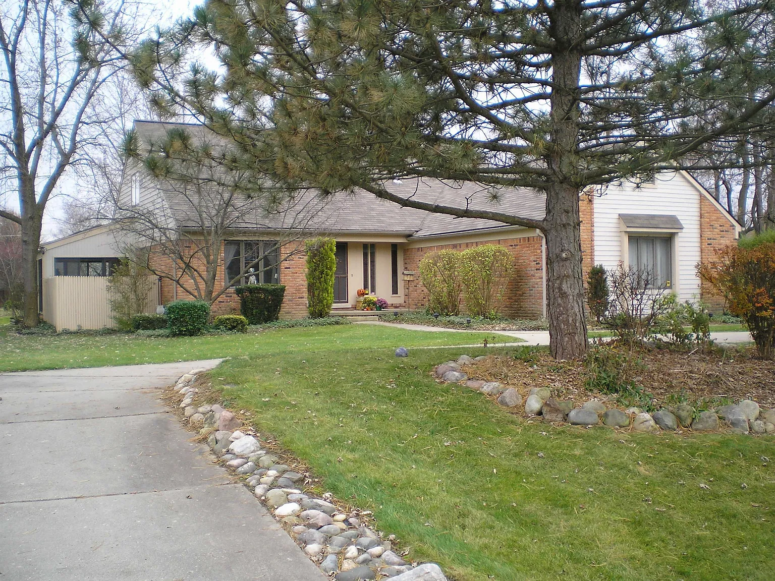 26064 Steele Rd photo 1